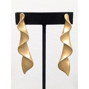 Vintage Avon Gold Tone Matte Ribbon Drop Long Clip On Earrings Swirl